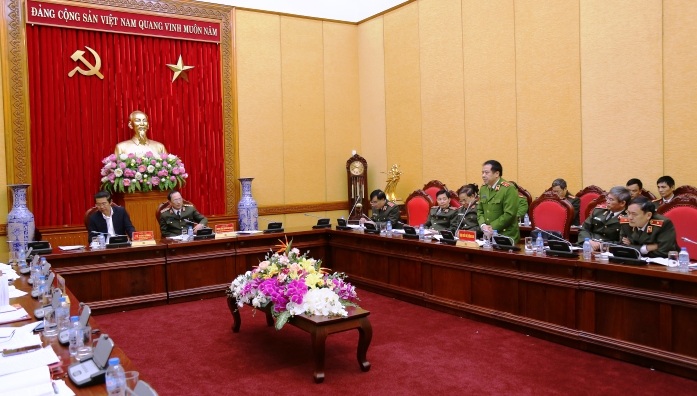 Các đại biểu tham gia ý kiến tại buổi làm việc.