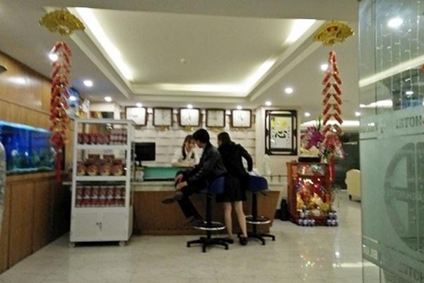 Hình ảnh mà ông Trung (chồng chị Hoài) cùng nhân tình đến thuê phòng khách sạn tại Đà Nẵng được chị Hoài chụp lại hồi tháng 2-2017.