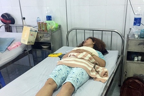 Bi hài 'quan xã' hành hung người thân