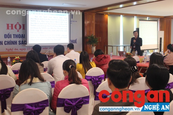 Đại diện Cục Thuế thông tin về các chính sách, thủ tục hành chính thuế