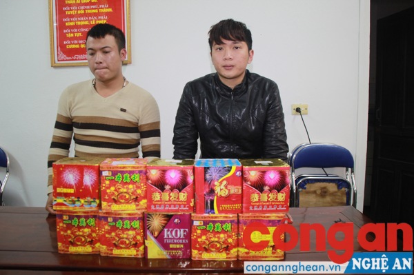 Bắt 2 đối tượng bán pháo qua mạng