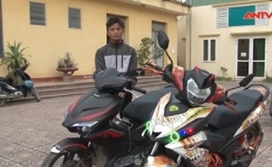 Mặc trang phục công an đi trộm cắp