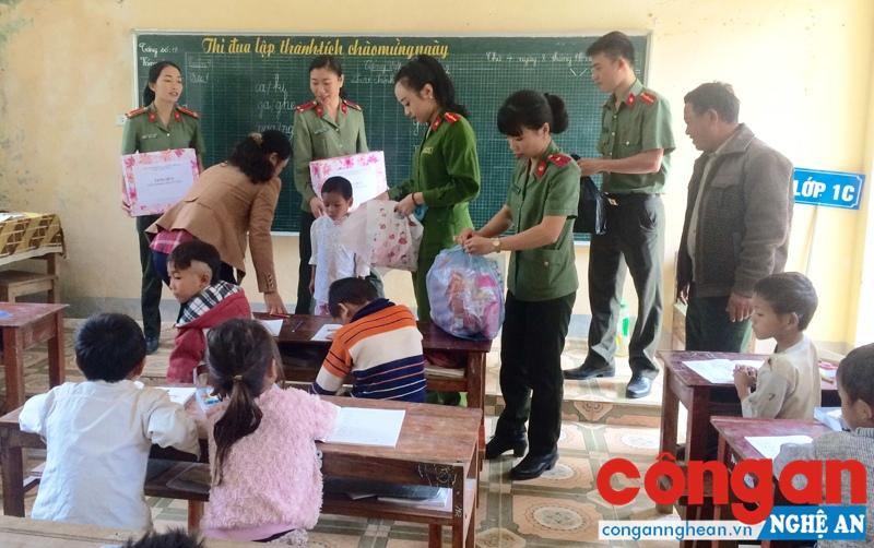 Xung kích vì cuộc sống cộng đồng