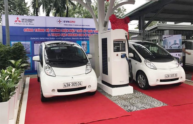Đà Nẵng đưa xe ô tô điện chạy bằng năng lượng mặt trời vào hoạt động