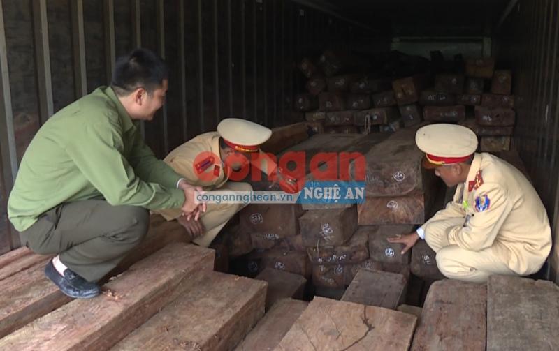 Lực lượng chức năng đang kiểm đếm