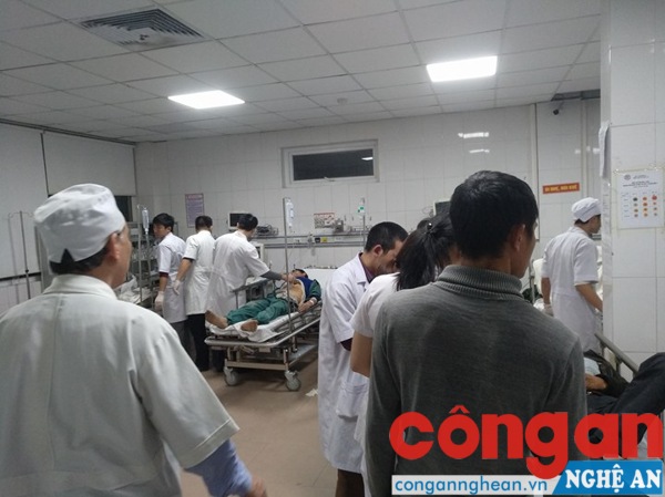 Sập giàn giáo công trình, 10 công nhân nhập viện