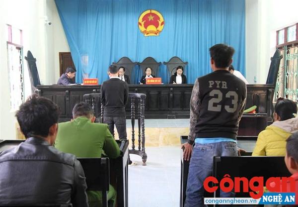 Toàn cảnh phiên tòa.