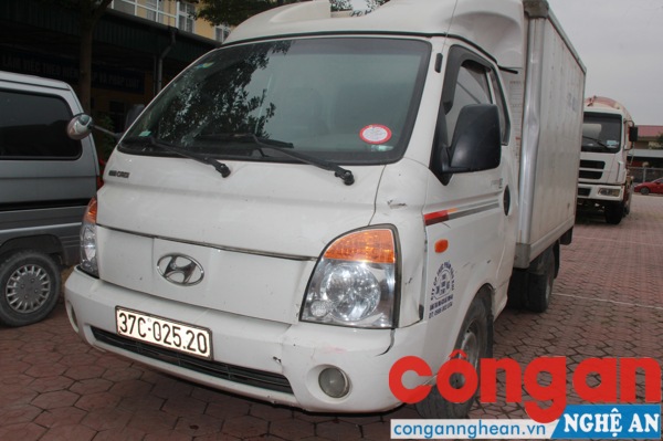 Chiếc xe gây tai nạn rời khỏi hiện trường
