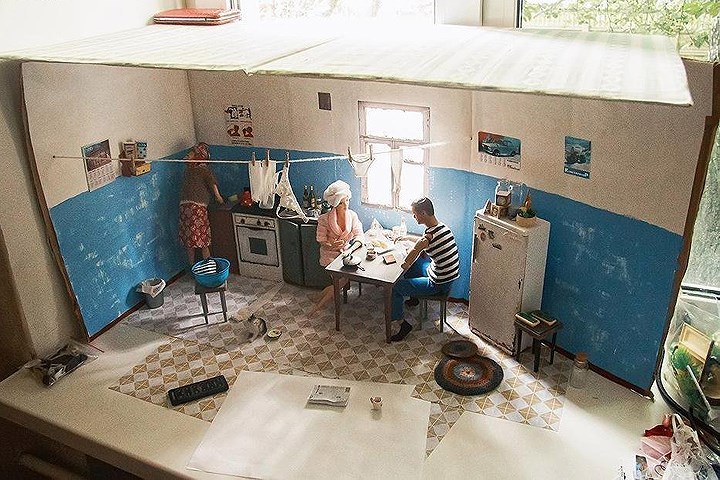 Hoài niệm về căn hộ tập thể thời Liên Xô cùng búp bê Barbie