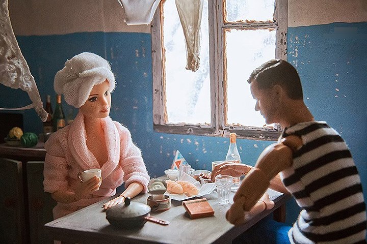 Các căn hộ tập thể ra đời trong bối cảnh thiếu nhà sau năm 1917. Thường có 3 đến 7 gia đình chia sẻ một căn hộ tập thể (với khoảng 12 phòng).