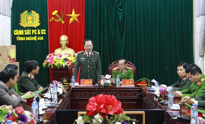 Tại buổi làm việc.