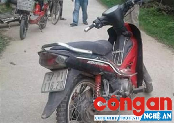'Cẩu tặc' cướp xe tẩu thoát