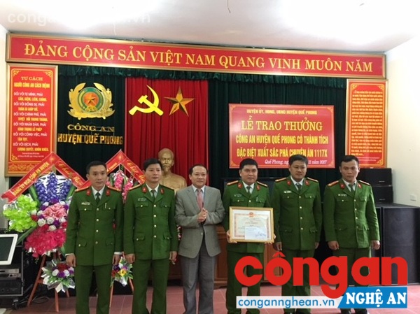Khen thưởng chuyên án ma túy thu hơn 1 bánh heroin, gần 900 viên MTTH