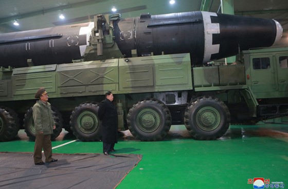 Kim Jung Un rất tự tin trước khi tên lửa được phóng
