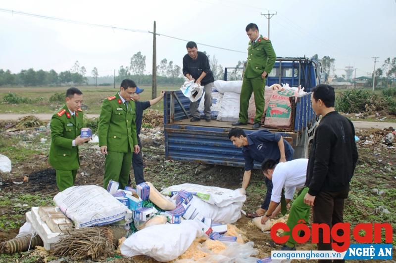 Công an Nghệ An tiêu hủy số hàng hóa vi phạm, không rõ nguồn gốc