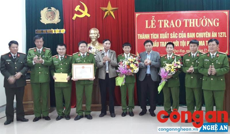 Quỳ Hợp trao thưởng thành tích xuất sắc của Ban chuyên án 127L đấu tranh với tội phạm ma túy