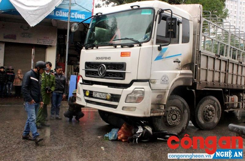 Bi kịch dưới vệt bánh xe tải