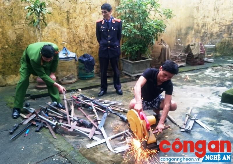 Tiêu hủy hàng nghìn tang vật vi phạm hành chính