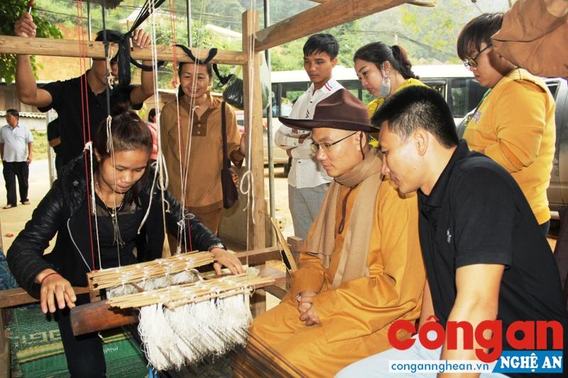 Tăng cường hỗ trợ, tập hợp thanh niên dân tộc thiểu số, tôn giáo