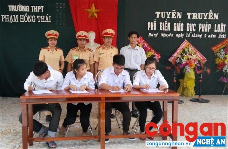Tận tụy vì nhân dân