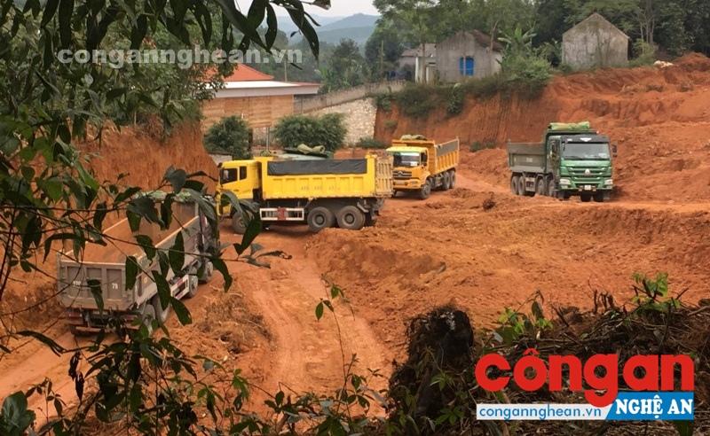 Khai thác đất trái phép, chính quyền đùn đẩy trách nhiệm