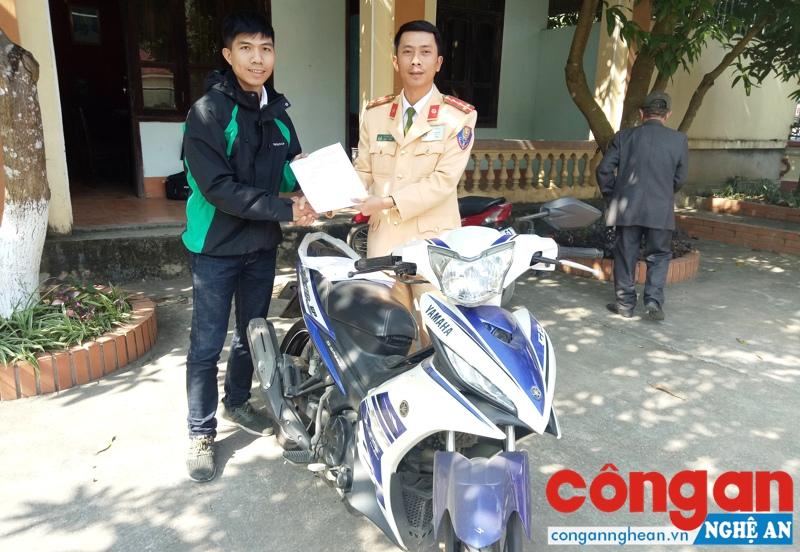 Trao trả tài sản bị mất trộm cho người dân