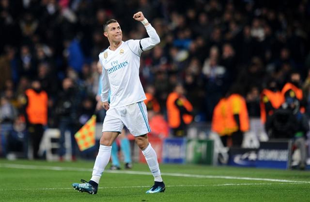 Ronaldo lập siêu phẩm, Real thắng kịch tính Dortmund
