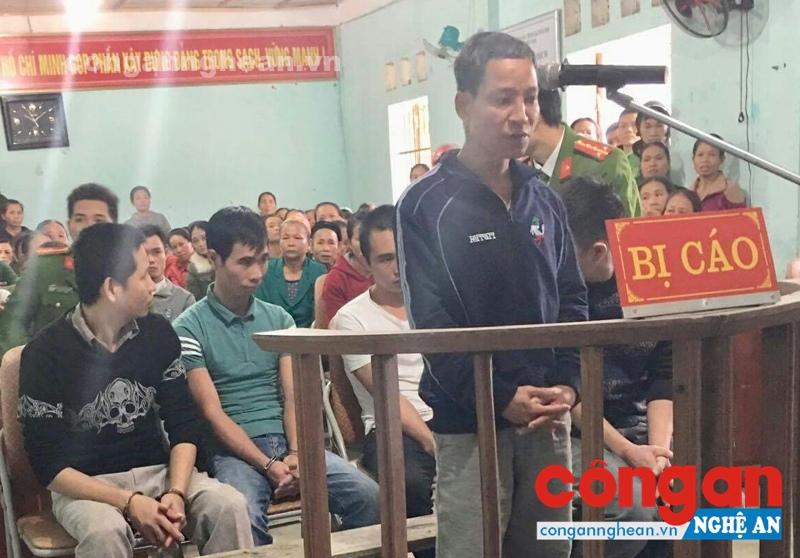 Bắt ma túy, khám nhà ra thuốc nổ