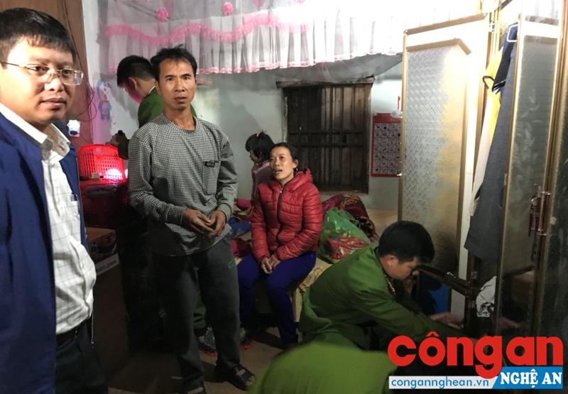 Công an huyện Quỳ Hợp khám nhà đối tượng Trần Nhật Duy