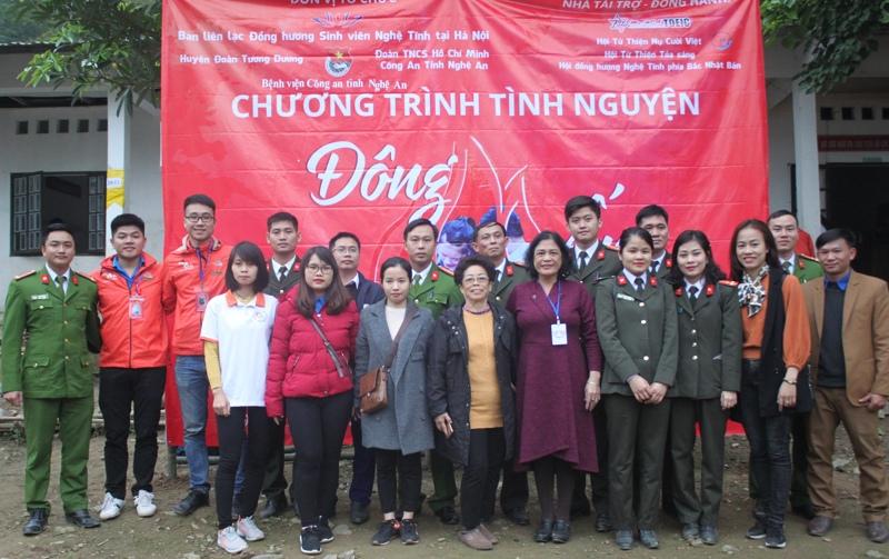 Trao quà, khám bệnh và phát thuốc miễn phí tại xã Lượng Minh
