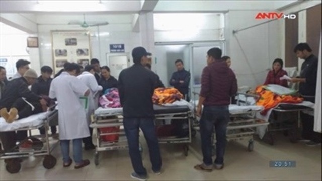 Sập lan can trường Tiểu học, 13 học sinh nhập viện