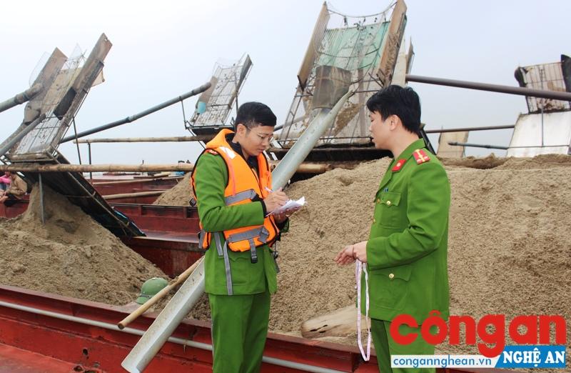 Phát hiện 6 tàu khai thác cát trái phép