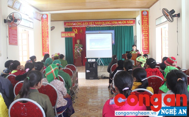 Buổi tuyên truyền thu hút được đông đảo bà con tới tham gia