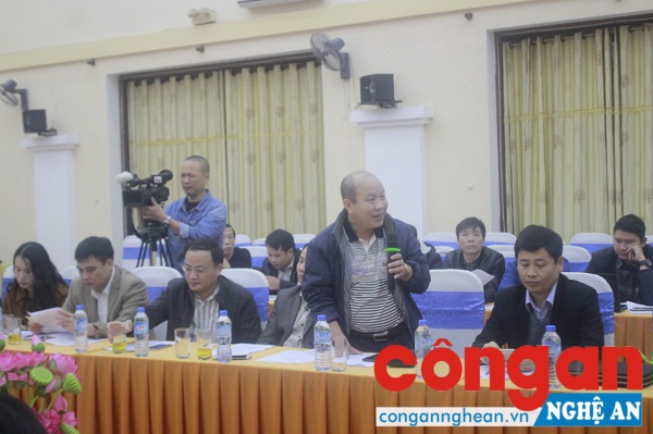 Nhà báo Vũ Toàn- Báo Nhà báo và Công luận đặt câu hỏi tại buổi họp báo