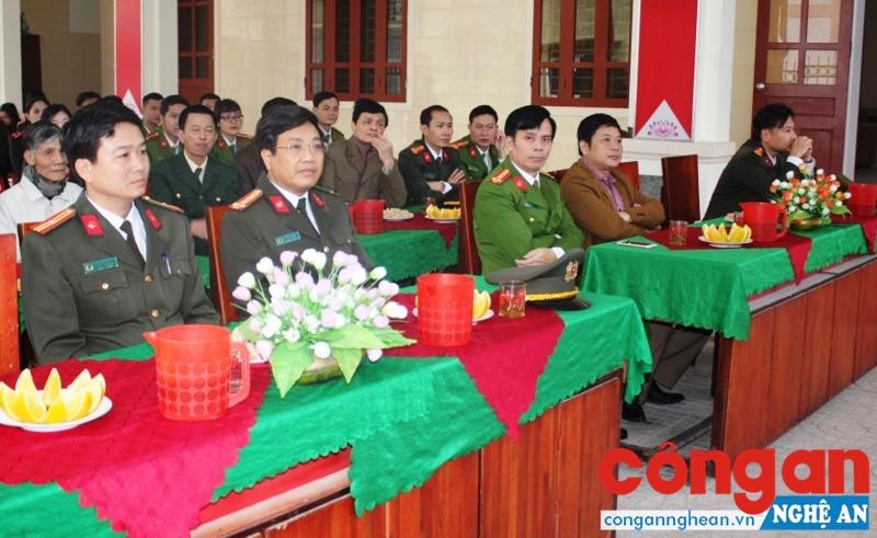 Các đại biểu dự lễ.