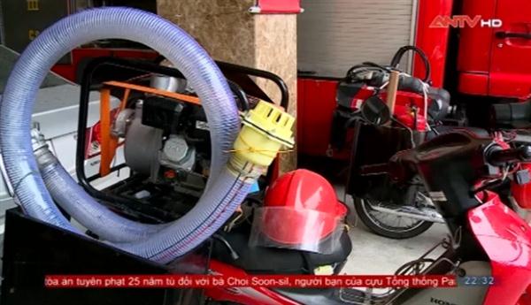 Biến xe máy thành xe chữa cháy cơ động