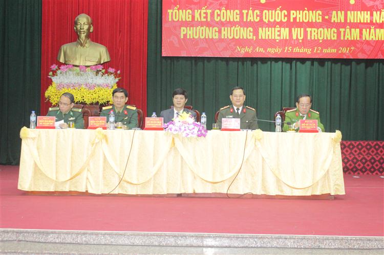 Các đồng chí chủ trì Hội nghị.