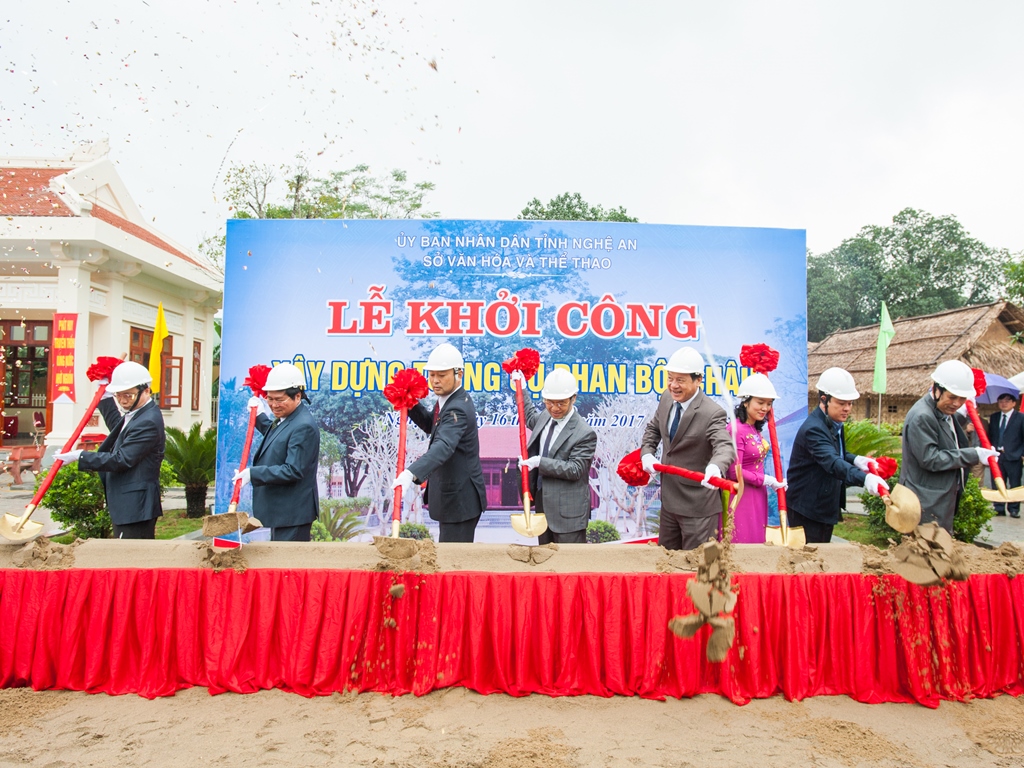 Lễ động thổ khởi công xây dựng tường nhà chí sỹ yêu nước Phan Bội Châu