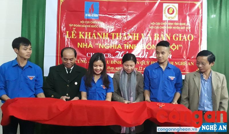 Bàn giao nhà nghĩa tình đồng đội
