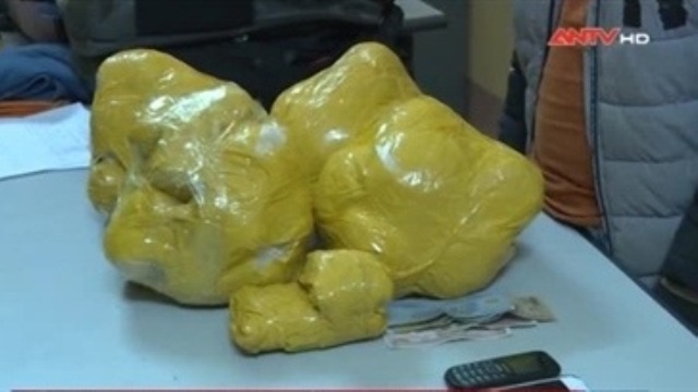 Bắt vụ vận chuyển 20kg thuốc phiện và 3000 viên ma túy