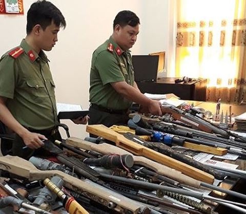 Bóc gỡ 'nhóm kín' trên mạng xã hội chuyên sản xuất, mua bán súng tự chế