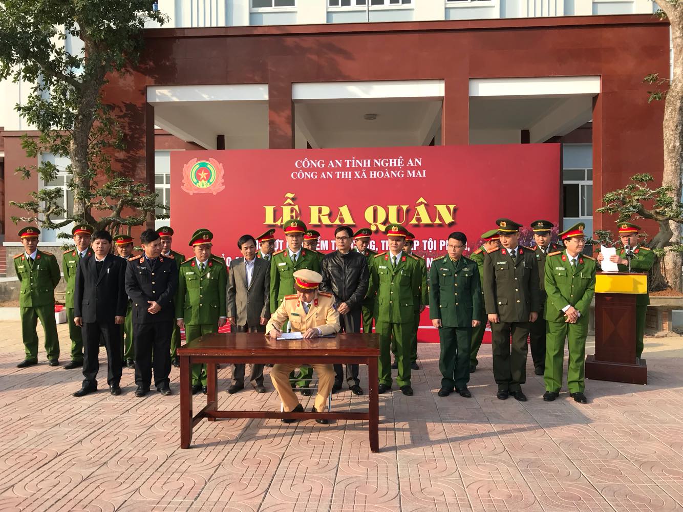 Các đội nghiệp vụ ký kết giao ước thi đua thực hiện đợt cao điểm