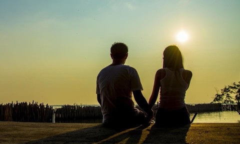 Cô gái trẻ 'sập bẫy' dịch vụ đóng giả người yêu trên mạng