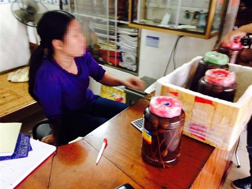 Vén bức màn rượu '1 người khỏe, 2 người vui'