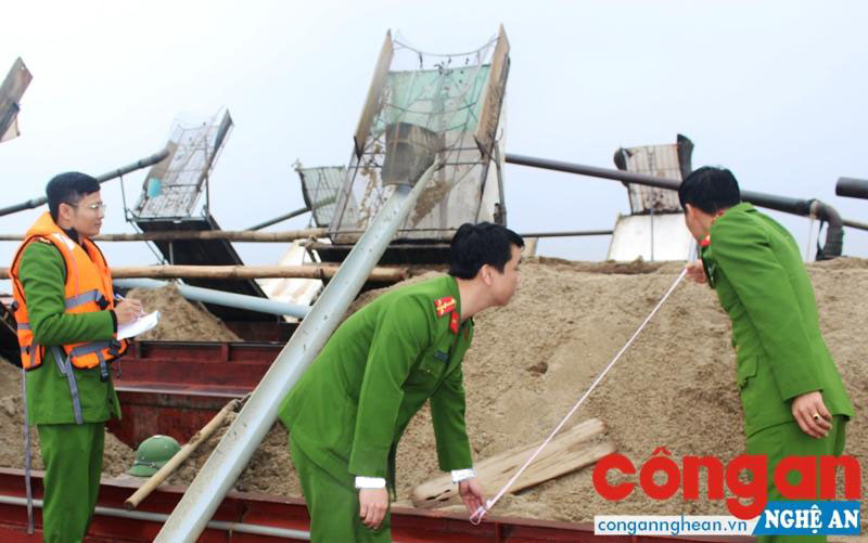 Đấu tranh quyết liệt với tình trạng khai thác cát sỏi trái phép