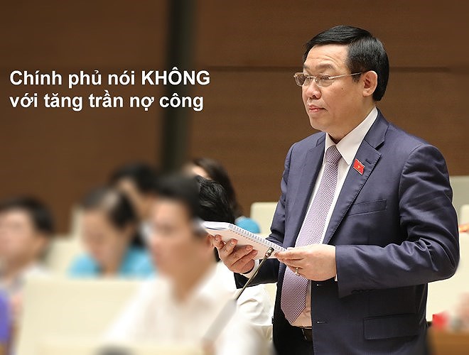 Sáng 16/11, tại Kỳ họp cuối năm, thay mặt Chính phủ, Phó Thủ tướng Vương Đình Huệ thông tin thêm cho đại biểu liên quan đến vấn đề nợ công. Theo đó, Chính phủ và Thủ tướng đã tính toán rất kỹ trần nợ công chỉ là 1 yếu tố. Quan trọng là khả năng trả nợ, tổng trả nợ của chúng ta đã quá 25% so với tổng thu ngân sách.Vì vậy, Chính phủ nói KHÔNG với việc tăng trần nợ công.
