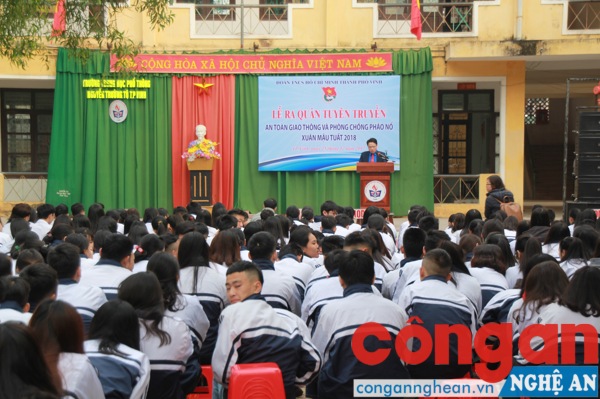 Toàn cảnh buổi ra quân
