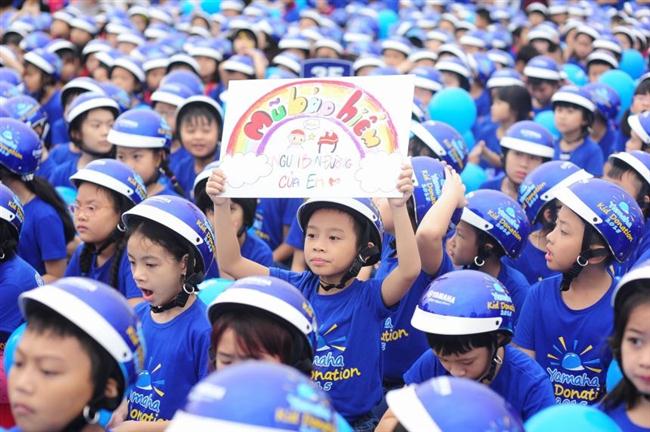 Báo nước ngoài viết về bài học đội mũ bảo hiểm tại Việt Nam