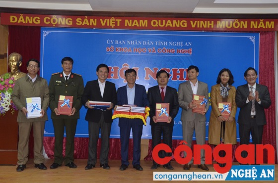 Bàn giao 23 đề tài, dự án khoa học công nghệ