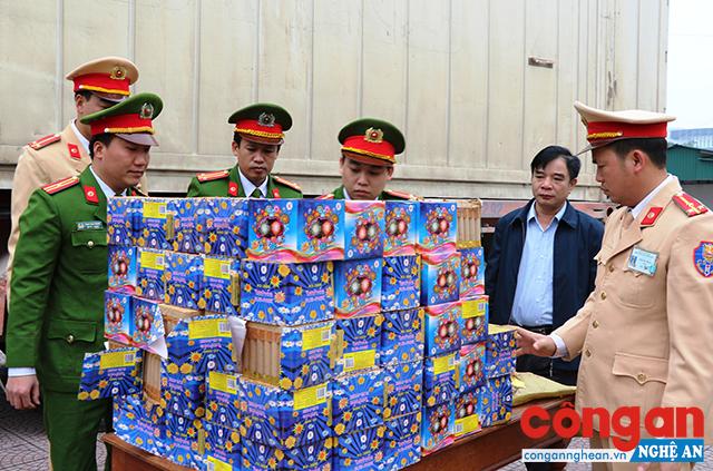 Đấu tranh quyết liệt với hành vi mua bán, tàng trữ pháo trái phép
